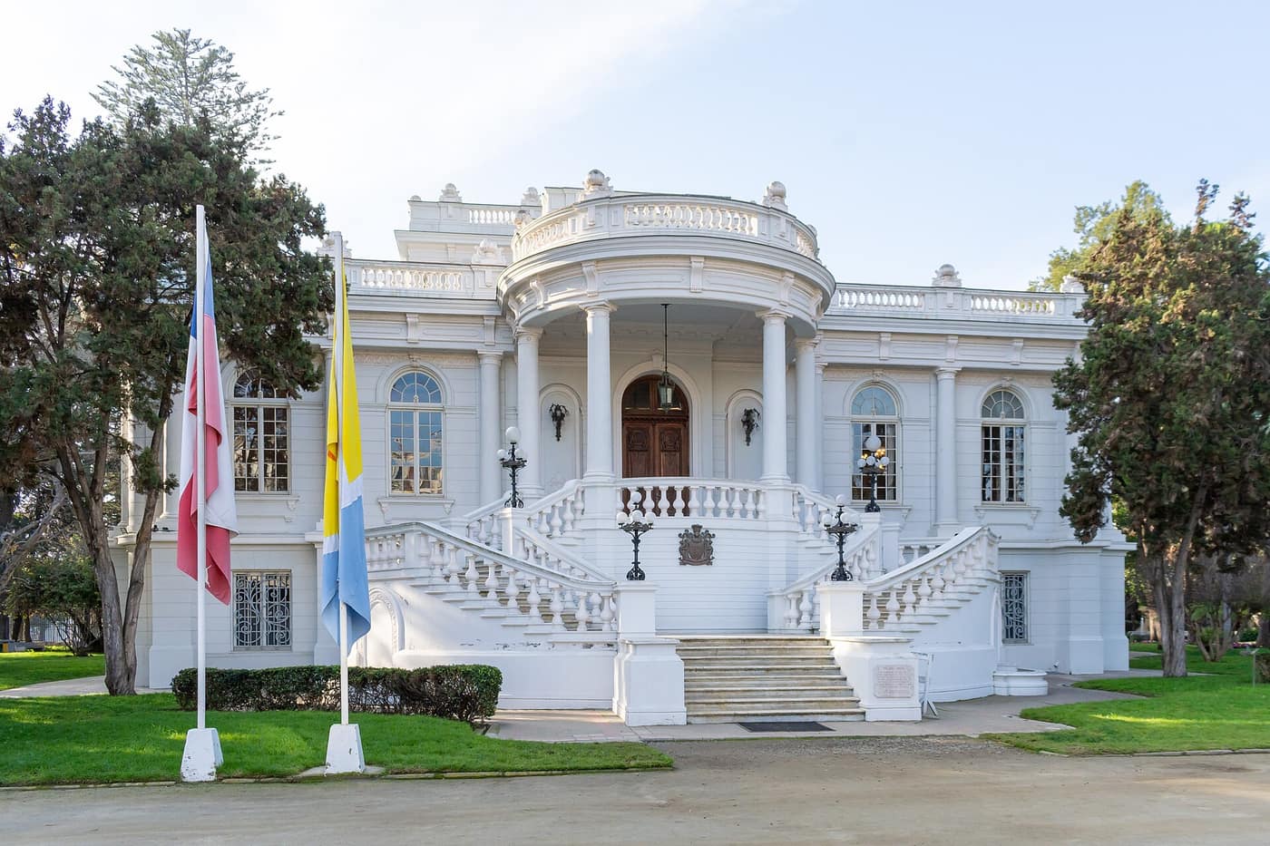 The white neoclassical façade and grand staircase of Palacio Rioja, Viña del Mar