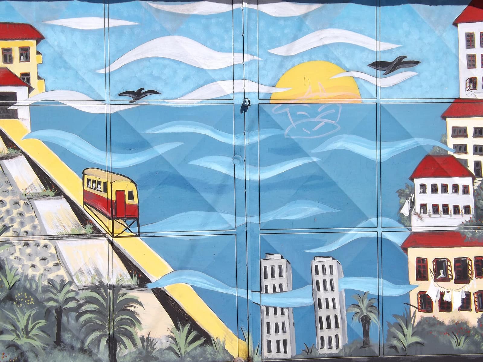 Ein farbenfrohes Wandbild mit Meer, Standseilbahn und Häusern in Valparaíso